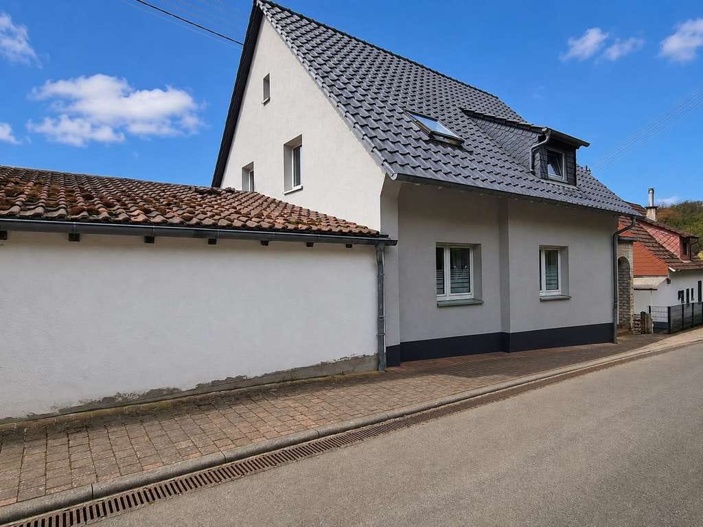 Immobilie in Imsweiler - Imsweiler - 3-Parteienhaus, 8 Zimmer, 3 Bäder, Garten, toller Blick - Bild 1