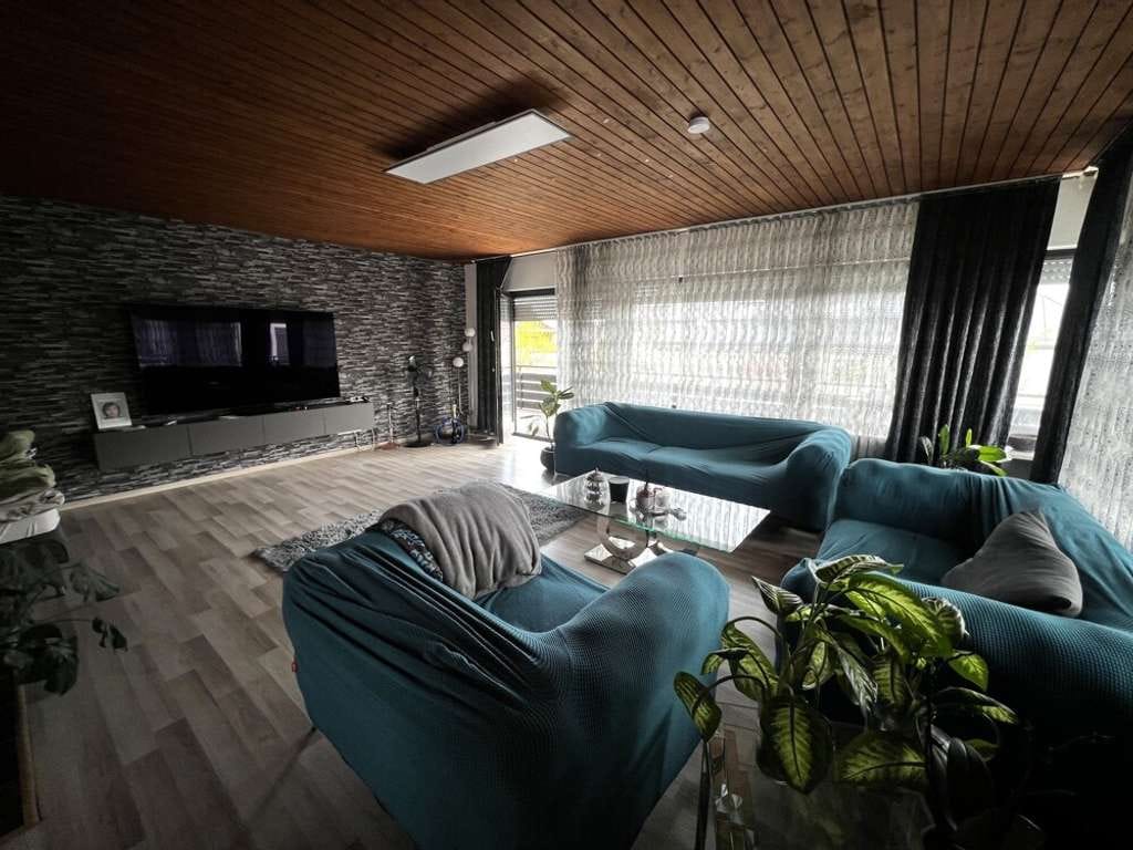 Immobilie in Schönaich - Solide Kapitalanlage: 3,5-Zimmer-Wohnung mit ca. 3,7 % Bruttorendite, großem Balkon und Stellplatz - Bild 1