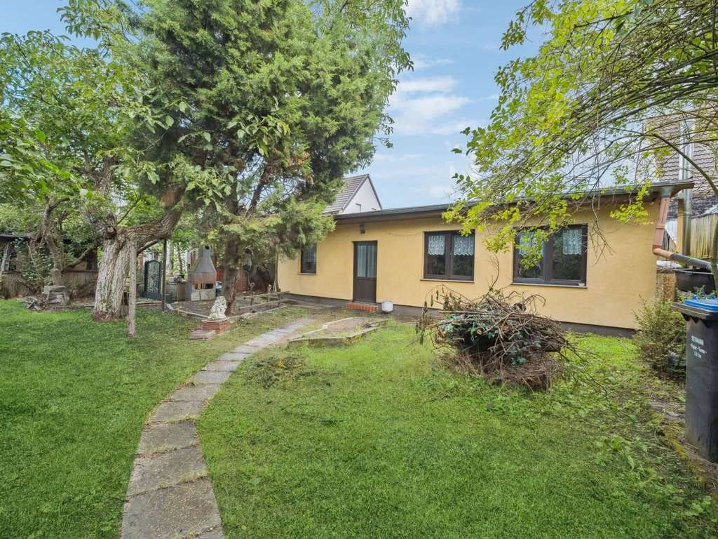 Immobilie in Haldensleben - Großes Grundstück mit 2 Bungalows in der Nähe des Mittellandkanals in Haldensleben - Bild 0