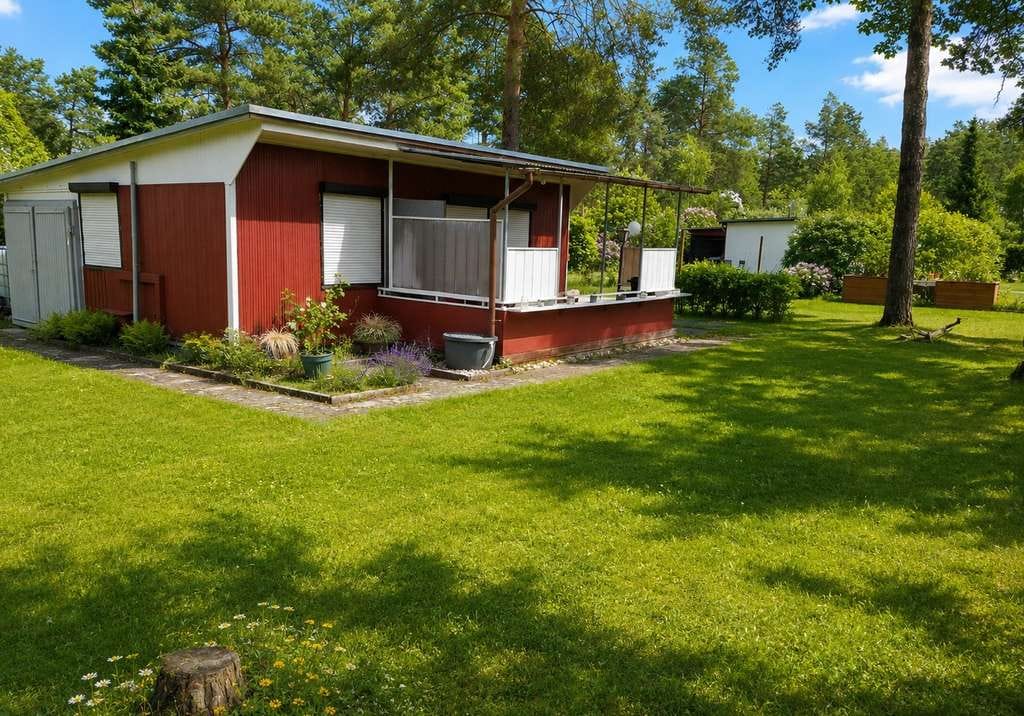 Immobilie in Schönebeck (Elbe) - IDYLLISCHER BUNGALOW IN PLÖTZKY MIT GARAGE & EINBAUKÜCHE     IHR PERSÖNLICHES REFUGIUM  AM KOLUMBUSS - Bild 0