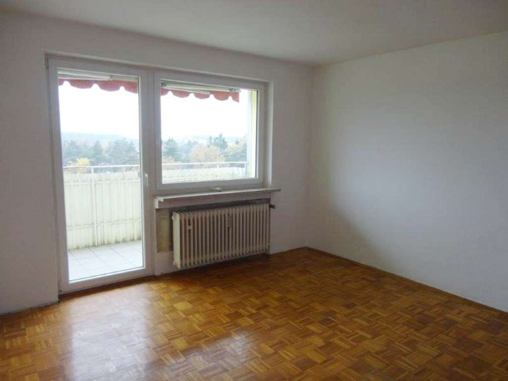 Immobilie in Waldkraiburg - 2-Zi.-Wohnung mit Balkon, Aufzug, Stellplatz – ideal für junge Paare - Bild 2
