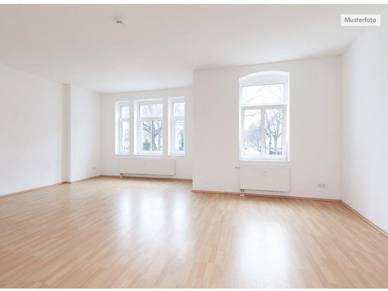 Immobilie in Boffzen - Dachgeschosswohnung in 37691 Boffzen, Bahnhofstr. - Bild 0