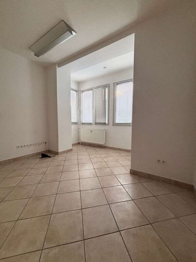 Immobilie in Triberg im Schwarzwald - Praxisräume mit 66 m² – ideal zur Umwandlung in Wohnfläche im EG - Bild 2