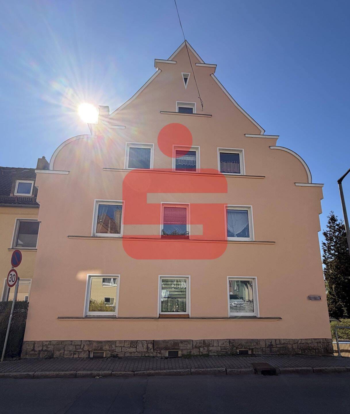 Immobilie in Gera - Gepflegtes Mehrfamilienhaus mit großzügigem Garten und drei vermieteten Wohneinheiten - Bild 3