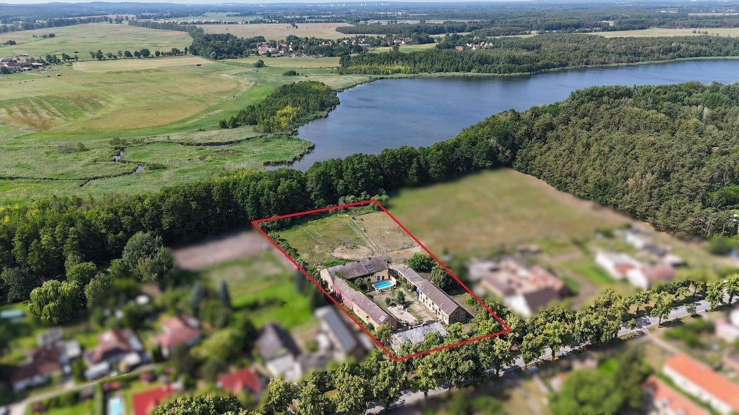 Immobilie in Nuthetal - Einmalige Gelegenheit-Vierseithof am Gröbener See + Stallung m. Baugenehmigung für 2 Wohneinheiten + Option auf ca. 2 ha Weidefläche! - Bild 2