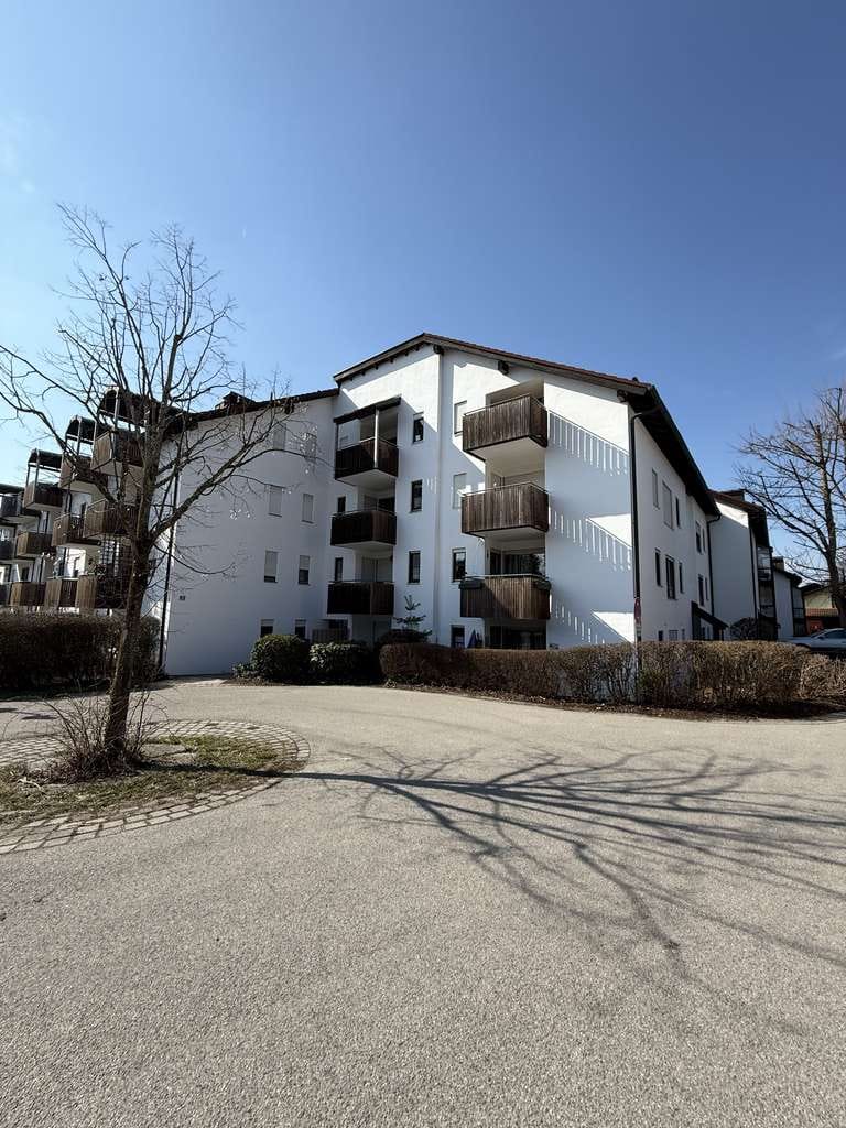 Immobilie in Bad Endorf - Ruhig, zentral, sonnig: Attraktive Wohnung mit Ost-Balkon in Bahnhofsnähe - Bild 0