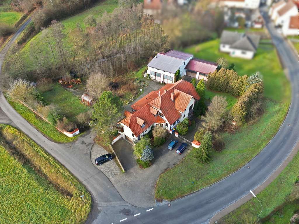 Immobilie in Ebelsbach - XXL Wohn- und Geschäftshaus (rd. 551,9m² Wohn-/Nutzfläche) mit Gerätehallen (515m² Nutzfläche) - Bild 0