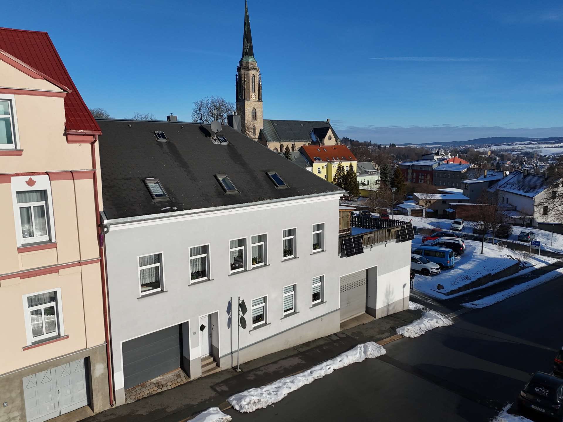 Immobilie in Falkenstein/Vogtland - Viel Platz für Familie & Handwerk – Haus mit Halle in Falkenstein - Bild 0