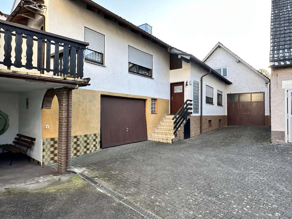 Immobilie in Külsheim - Wohnhaus mit Nebengebäude und Scheune in zentraler Lage von Hundheim
 - Bild 3