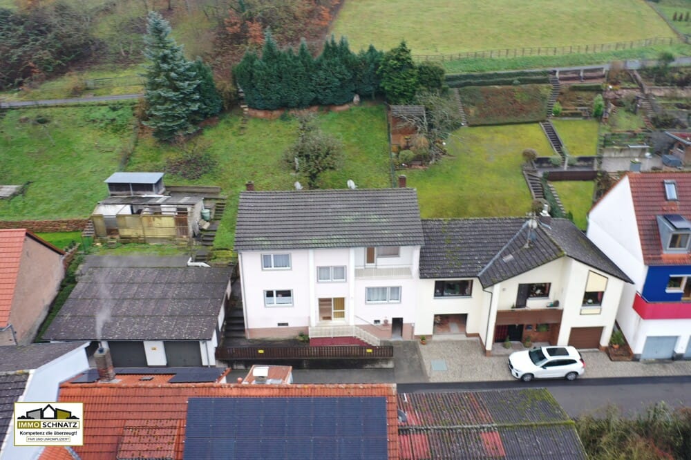 Immobilie in Lützelbach - Charmantes Wohnhaus mit drei Garagen und Gestaltungsspielraum - Bild 3