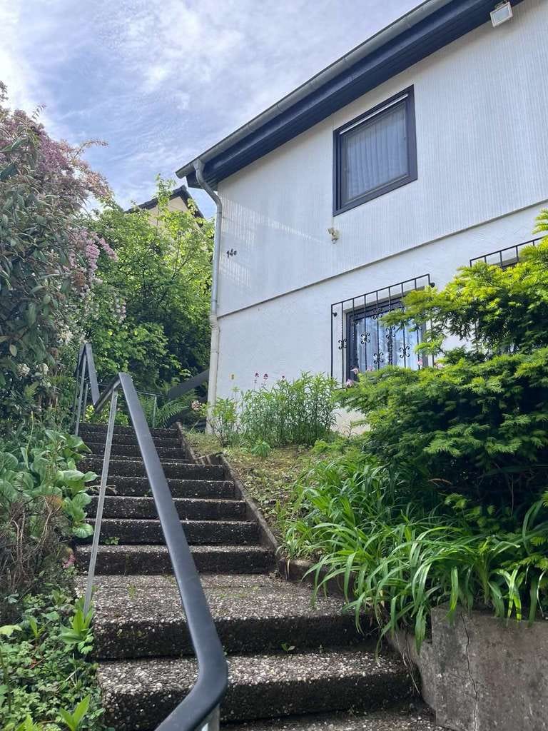 Immobilie in Spiesen-Elversberg - SPIESEN - ELVERSBERG : Kleiner BUNGALOW mit VOLLKELLER und separater GARAGE ! - Bild 1