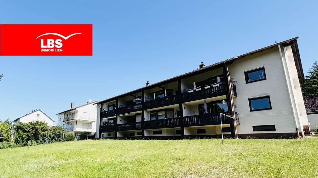 Immobilie in Klingenberg am Main - Gemütlich geschnittene 3-Zi-Dachgeschosswohnung mit Süd-Loggia in kleiner Wohneinheit - bezugsfrei ! - Bild 0