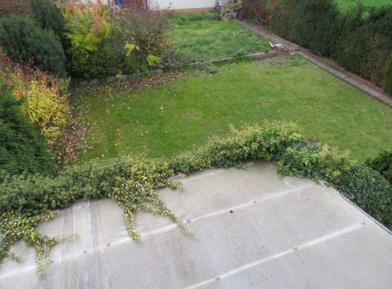 Immobilie in Reckendorf - RECKENDORF: FREISTEHENDES HAUS ZUM KOMPLETT-SANIEREN+2 GARAGEN AUF ca.673m2 FÜR 198.000,-EURO - Bild 2