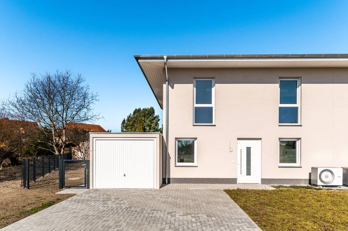 Immobilie in Großräschen - Viel Platz für die ganze Familie! Großzügige Doppelhaushälfte mit Garage in ruhiger Lage von Großräschen - Bild 1
