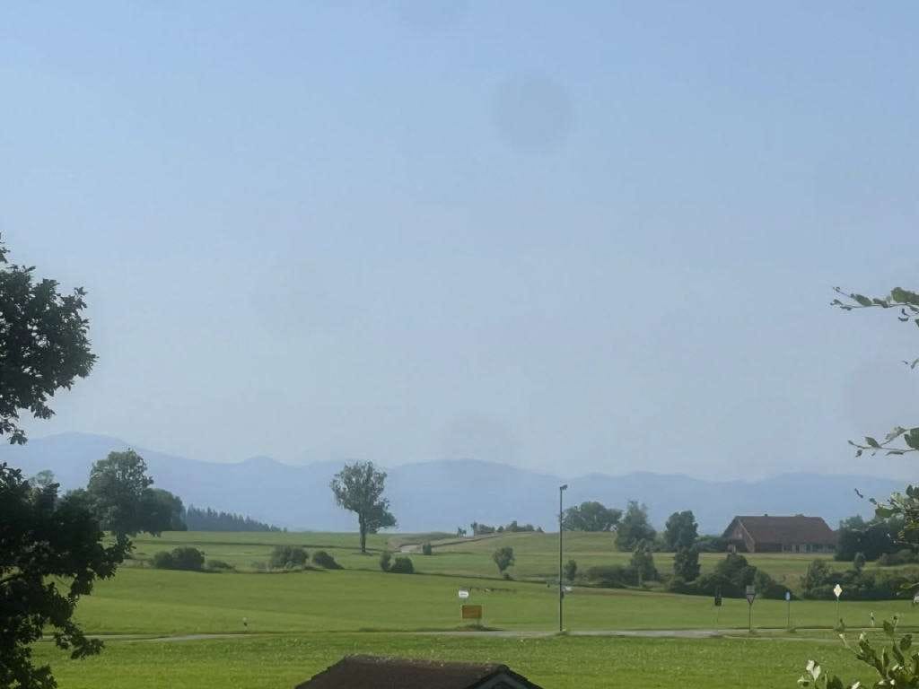 Immobilie in Leutkirch im Allgäu - Gemütliche Wohnung im DG mit sonnigem Balkon und Bergsicht - Bild 1
