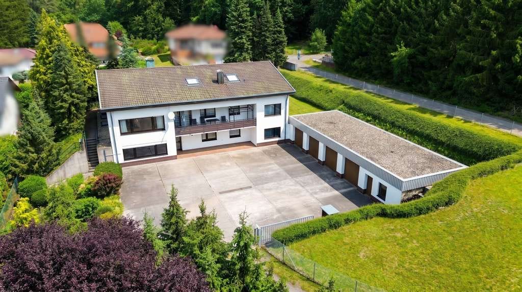 Immobilie in Enkenbach-Alsenborn - Enkenbach-Alsenborn: Großzügiges Wohnhaus m. Einliegerwohnung in Feld- u. Waldrandlage mit Weitblick - Bild 0