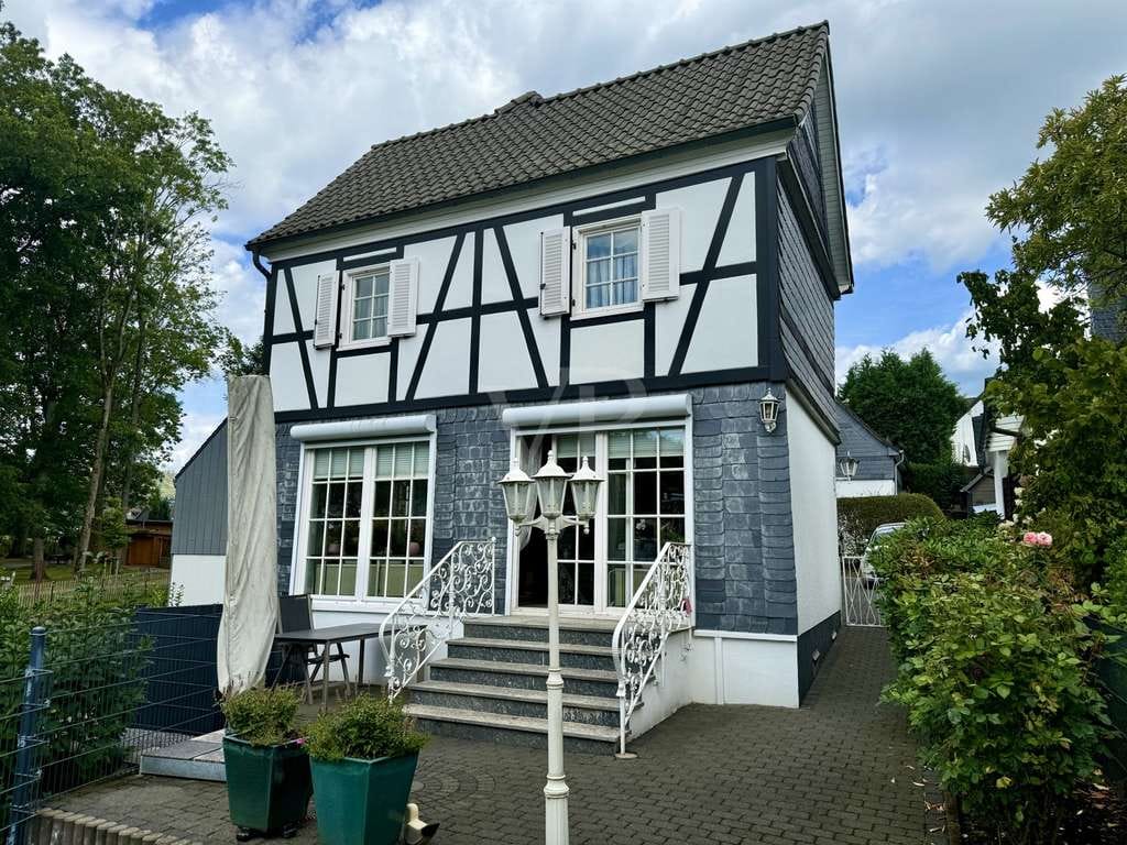 Immobilie in Bergneustadt - Historisch gepflegtes EFH mit Baugrundstück in der Altstadt von Bergneustadt - Bild 1