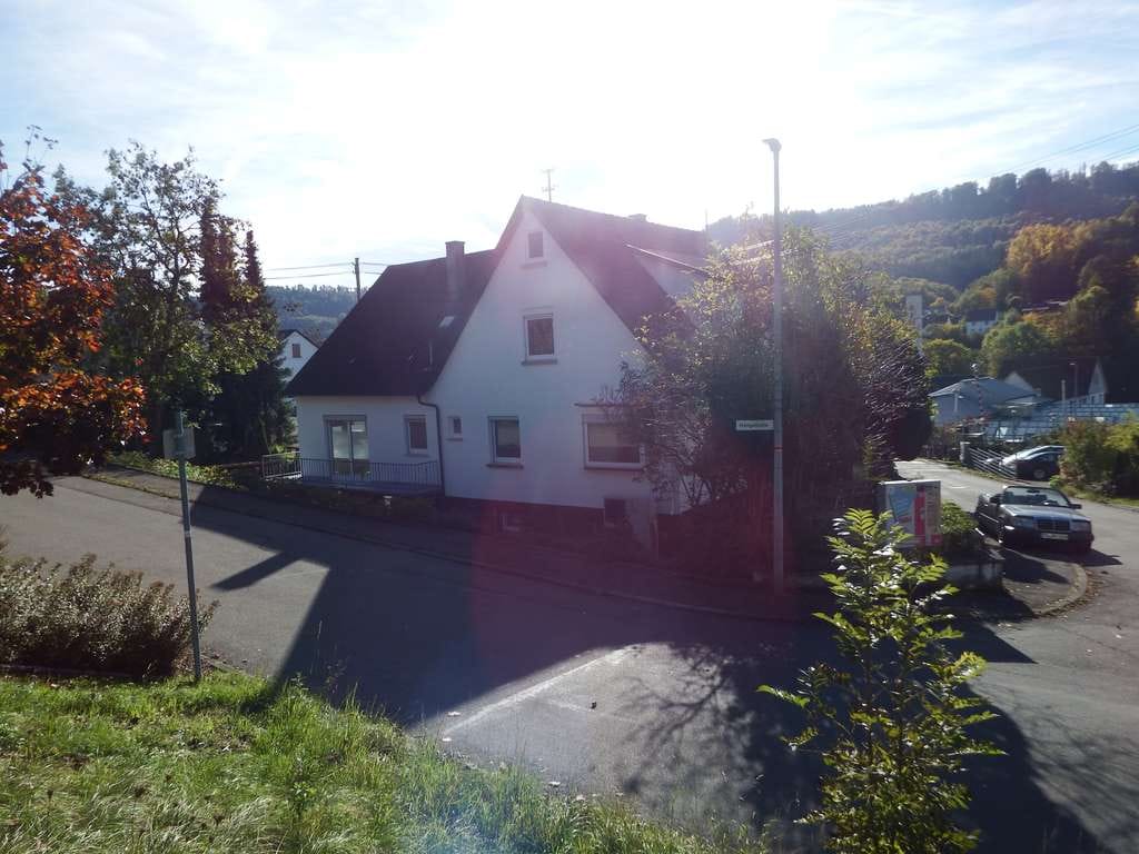 Immobilie in Burladingen - Komplett saniertes Haus mit Werkstatt und Platz für Hobby oder Fuhrpark - Bild 3