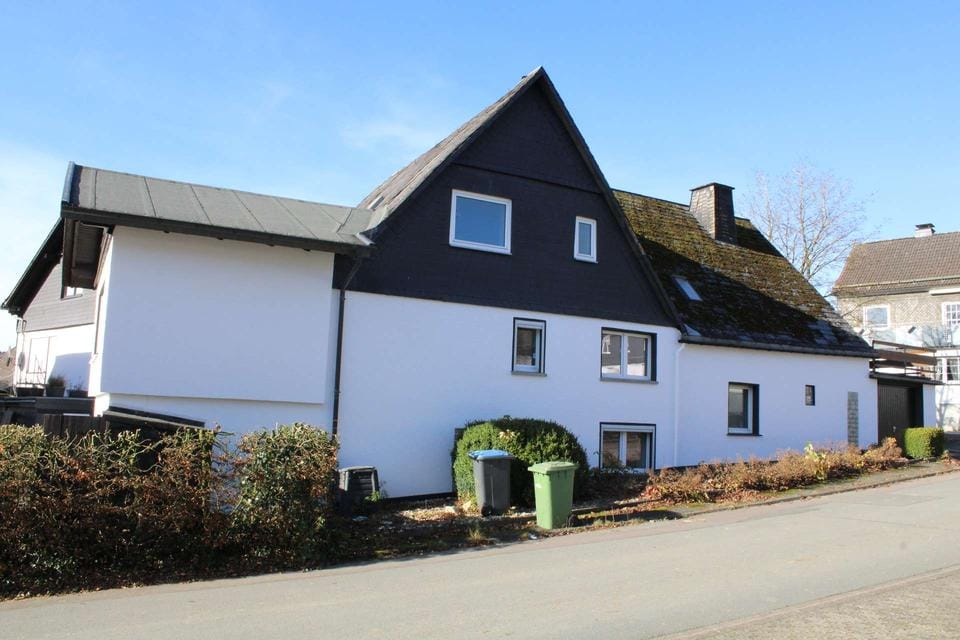 Immobilie in Winterberg - AirBnB, Pension, Gruppenhaus, Generationshaus, Wohnen & Arbeiten unter einem Dach etc. - Bild 0