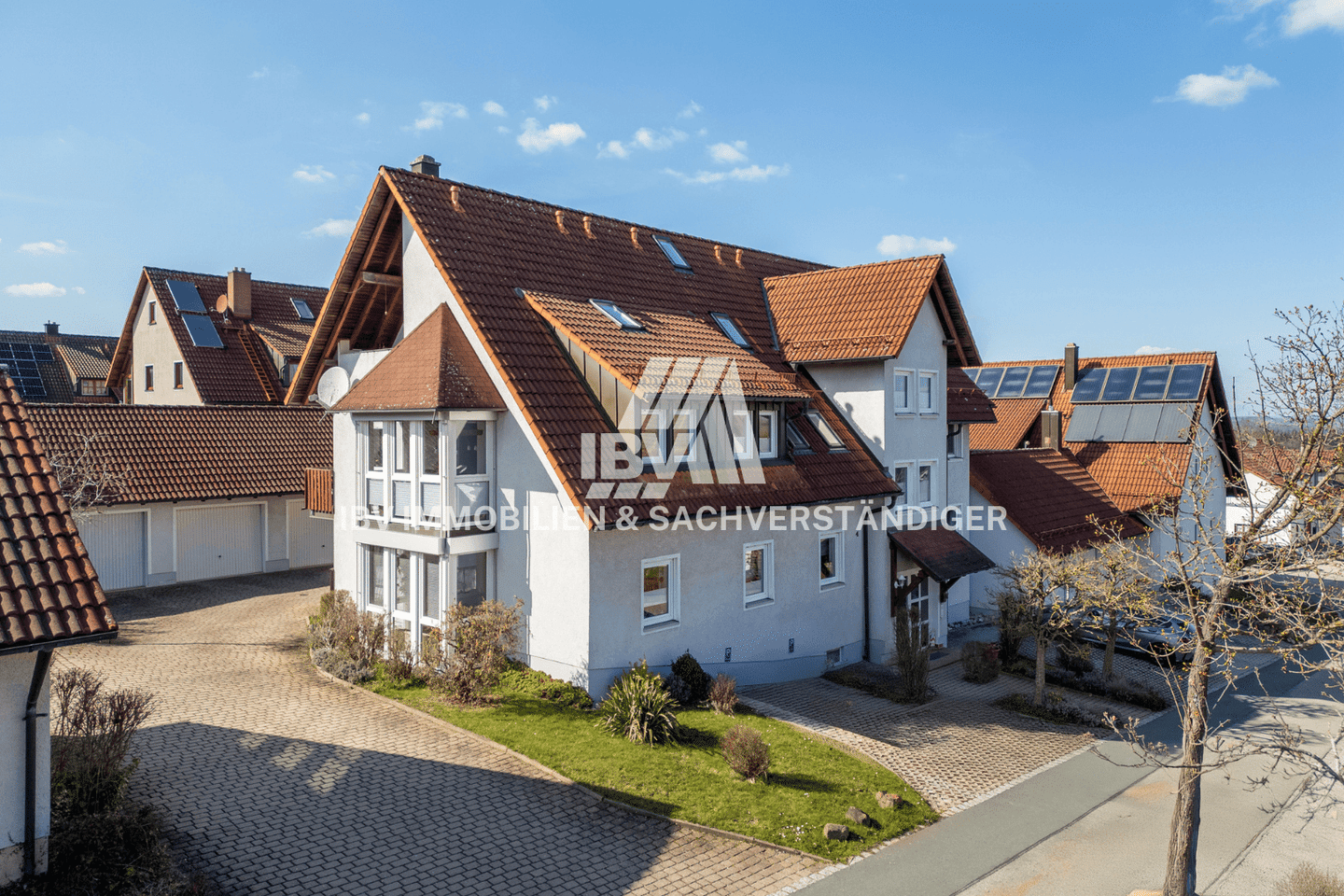 Immobilie in Edelsfeld - Helle 2,5-Zimmer Wohnung mit Garage in Edelsfeld - sofort bezugsbereit - Bild 0