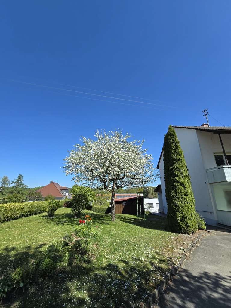 Immobilie in Krumbach (Schwaben) - Krumbach/Schwaben: Leerstehendes Zwei- bzw. 3-Fam.-Haus mit Entwicklungspotenzial! - Bild 1