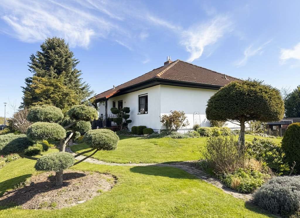Immobilie in Brünzow - Traumhaftes Grundstück am Feldrand: Bungalow mit Wintergarten und vielen Extras - Bild 0
