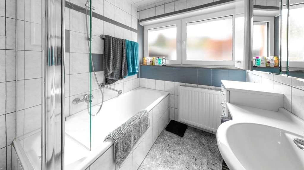 Immobilie in Enkenbach-Alsenborn - Teilvermietetes Zweifamilienhaus in sehr beliebtem Wohnviertel - Bild 1