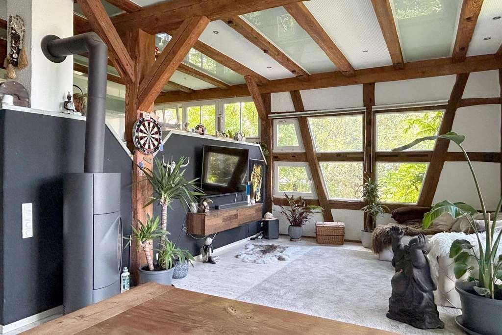 Immobilie in Pleidelsheim - Elegantes Wohnen in historischem Ambiente! Kernsanierte Scheune mit Doppelgarage - Bild 2