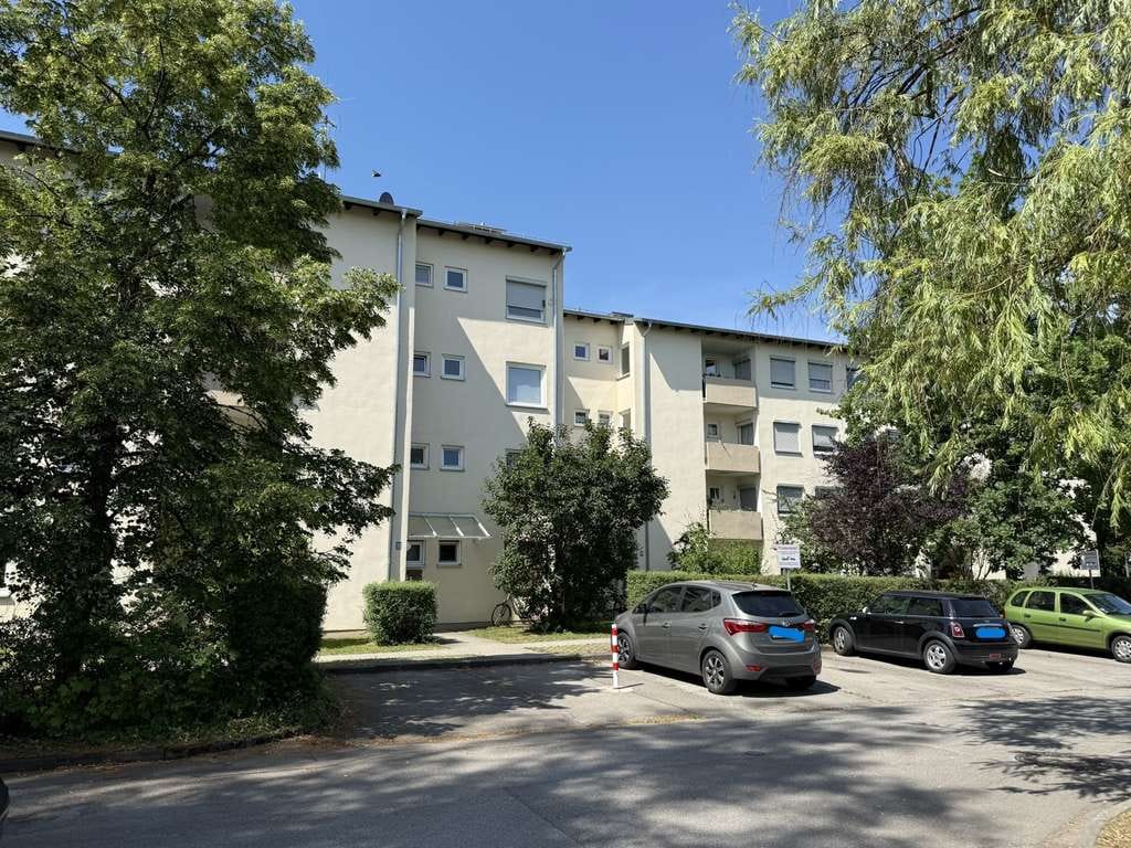 Immobilie in Ottobrunn - Ruhige 2-Zi-Whg. mit W-Loggia in toller Lage v. Ottobrunn, von PRIVAT - Bild 1