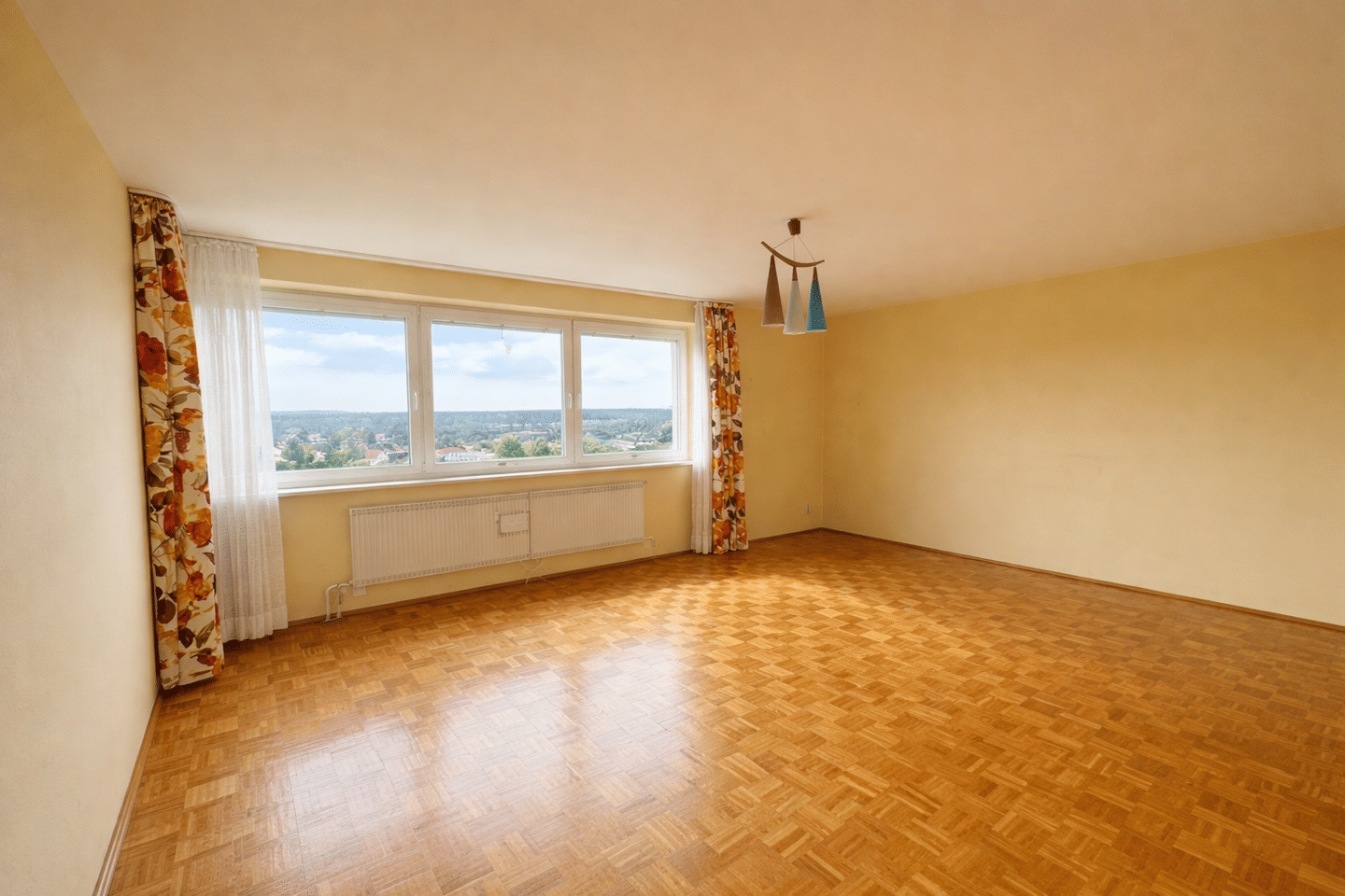 Immobilie in Spardorf - Großzügige 4-Zimmer-Wohnung mit Garagenstellplatz - Bild 1