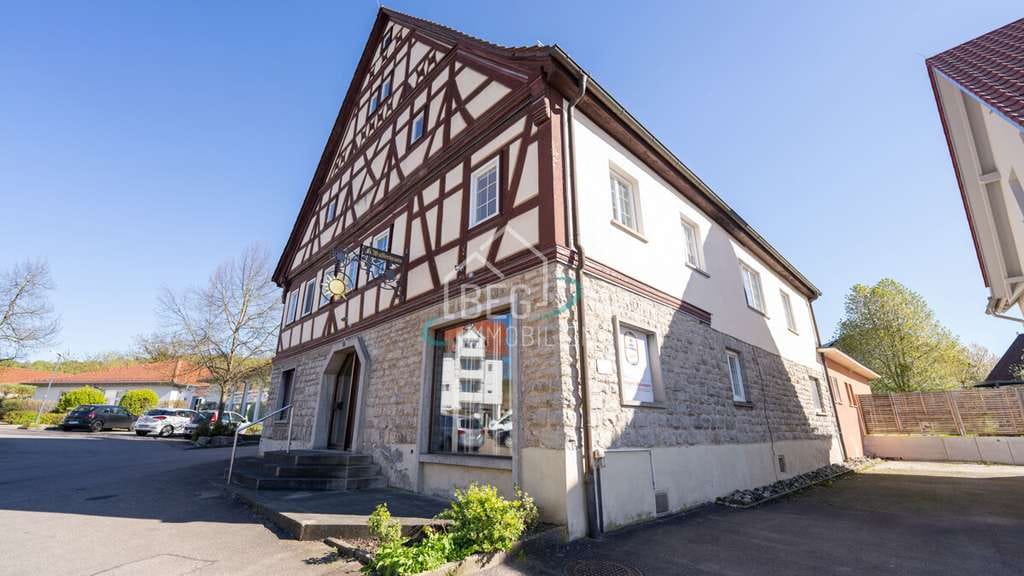 Immobilie in Michelbach an der Bilz - Historisches Wohn- und Geschäftshaus mit Charakter & Entwicklungspotenzial im Herzen von Michelbach - Bild 1