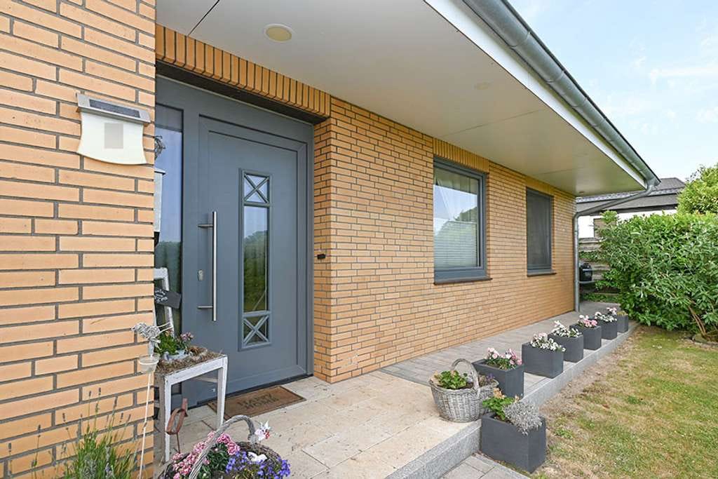 Immobilie in Itzstedt - Umfangreich saniertes Einfamilienhaus auf liebevoll angelegtem Sonnengrundstück! - Bild 1