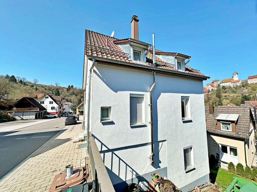 Immobilie in Altensteig - FAMILIENTRAUM - Gepflegtes EFH mit Einliegerwohnung, Terrasse, Garten uvm. - Bild 3