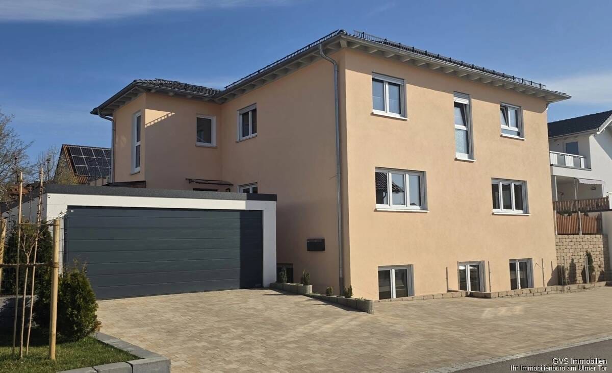 Immobilie in Niederrieden - 4,5 Zimmer-Wohnung mit Garten und 2-Zimmer-Einliegerwohnung, sep. Eingänge,Stellplätze und Terrassen - Bild 0