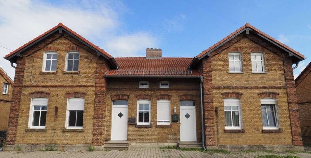 Immobilie in Schipkau - Vollvermietetes Doppelhaus im Denkmalensemble | 190 m² Wohnfläche | 21.000 € Jahresnettokaltmiete - Bild 0
