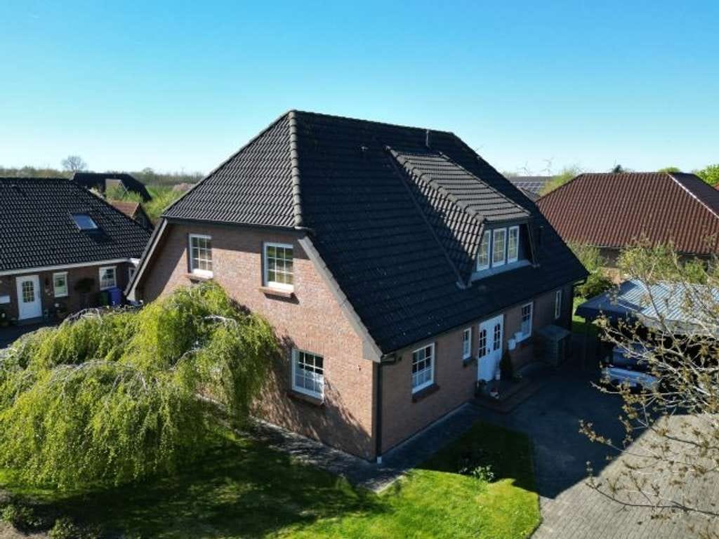 Immobilie in Wöhrden - Vermietetes, 1993 massiv erbautes Zweifamilienhaus mit Doppelcarport bei Büsum - Bild 2