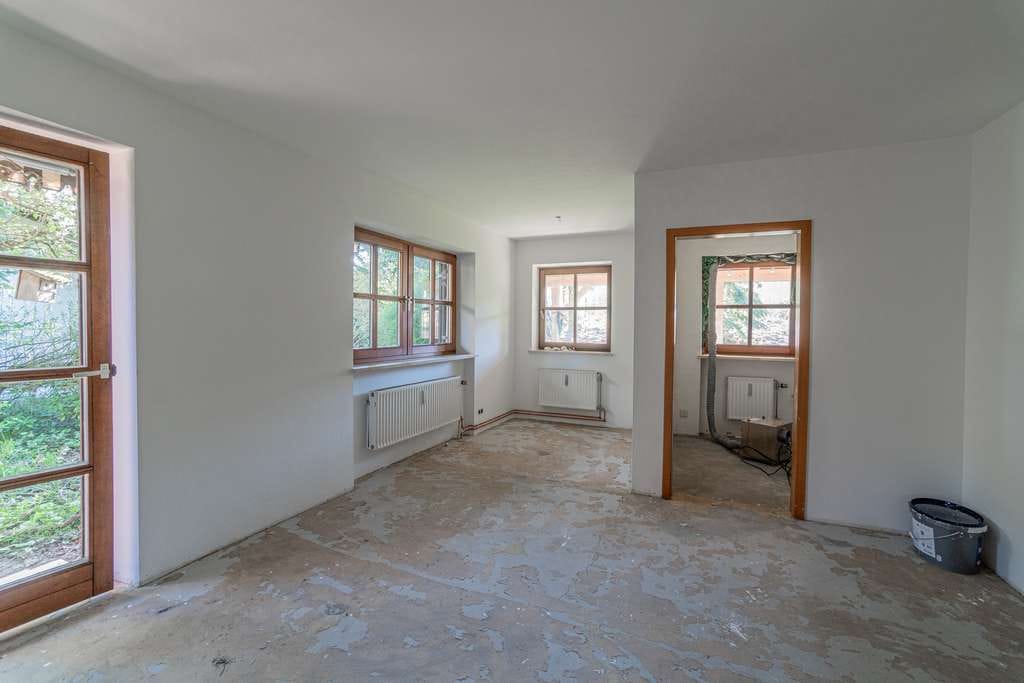 Immobilie in Prien am Chiemsee - 2 Zimmerwohnung mit Terrasse und Gartenanteil / Kauf gegen Gebot - Bild 1