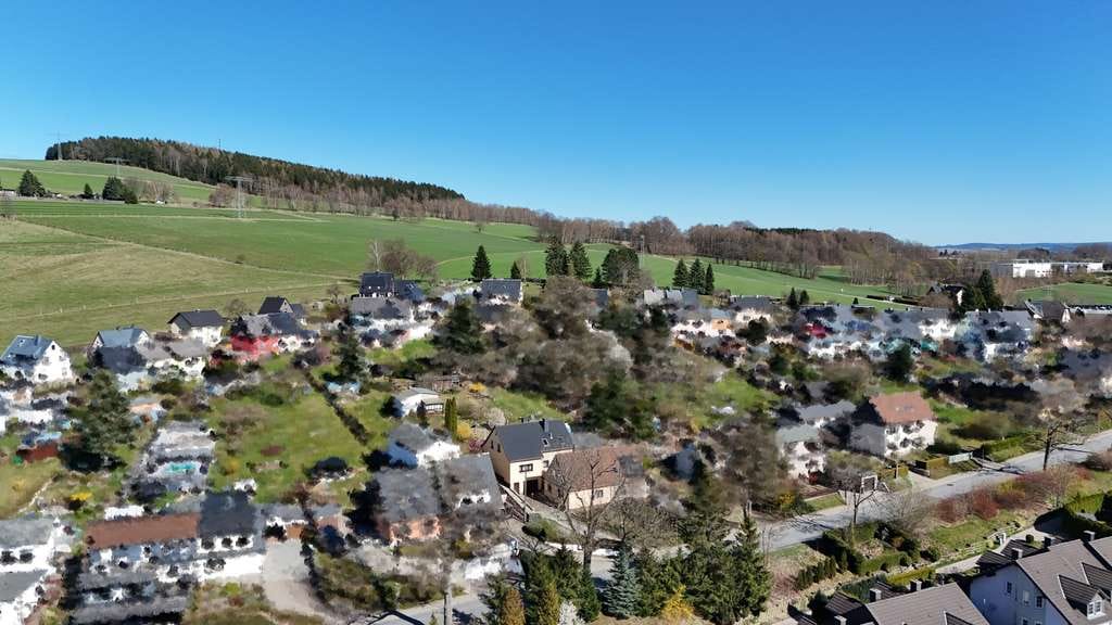 Immobilie in Lauter-Bernsbach - Zwei Häuser zum Preis von einem? Interessante Immobilie mit schönem Grundstück in Lauter-Bernsbach - Bild 5
