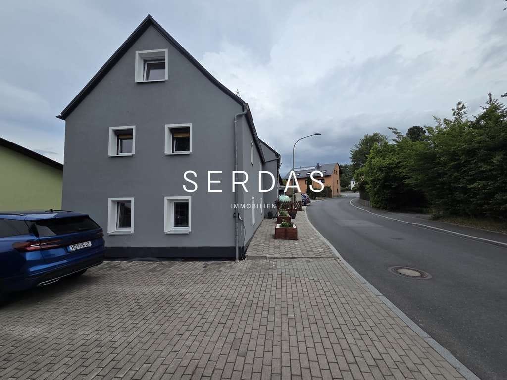 Immobilie in Döhlau - Großzügiges Familienhaus mit hochwertiger Kernsanierung, Garten und Doppelgarage - Bild 2