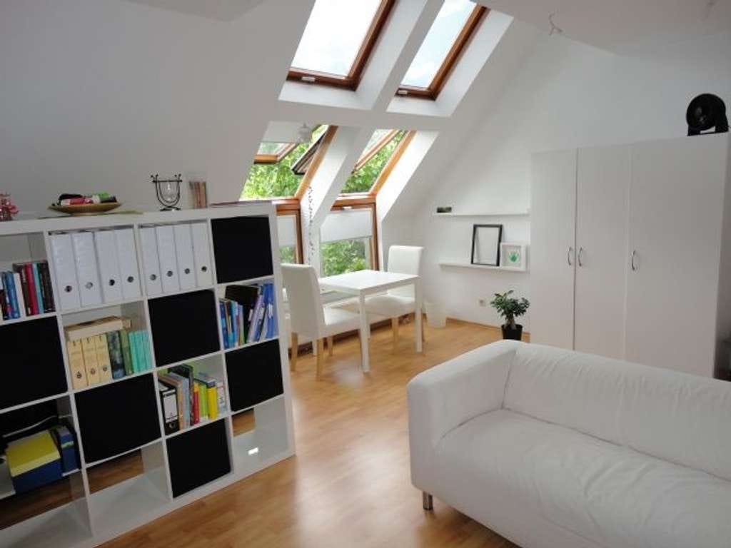 Immobilie in Sindelfingen - Zentrale Lage und S-Bahn/ Busbahnhof/Daimler vor der Tür - vermietetes 1 Zimmer Apartment mitten in  - Bild 0