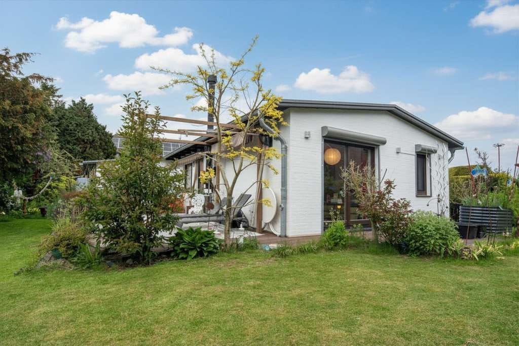 Immobilie in Brodersby - Ihr Rückzugsort an der Ostsee – stilvoll modernisiert mit Gartenidylle und viel Potenzial - Bild 0