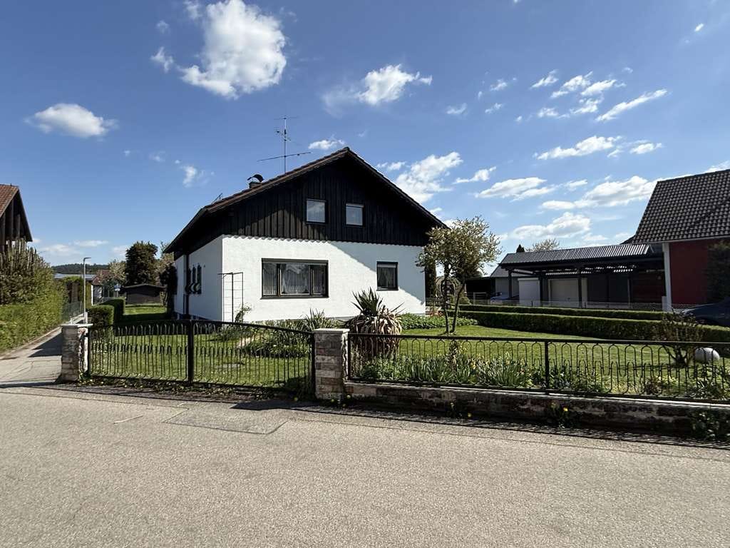 Immobilie in Triftern - Solides Einfamilienhaus mit traumhaftem Garten und Nebengebäude - Bild 4