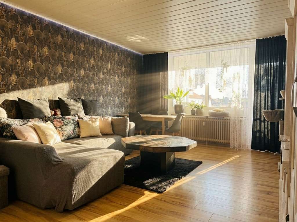 Immobilie in Lohmar - MANNELLA *Wohnen oder investieren: Eigentumswohnung in Lohmar mit Balkon, Keller und Außenparkplatz* - Bild 0