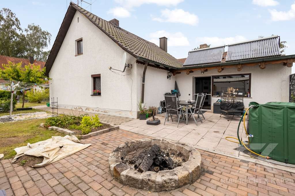 Immobilie in Hirschau - Attraktives Einfamilienhaus mit schöner Terrasse, Kamin und Doppelgarage am Waldrand von Hirschau - Bild 2