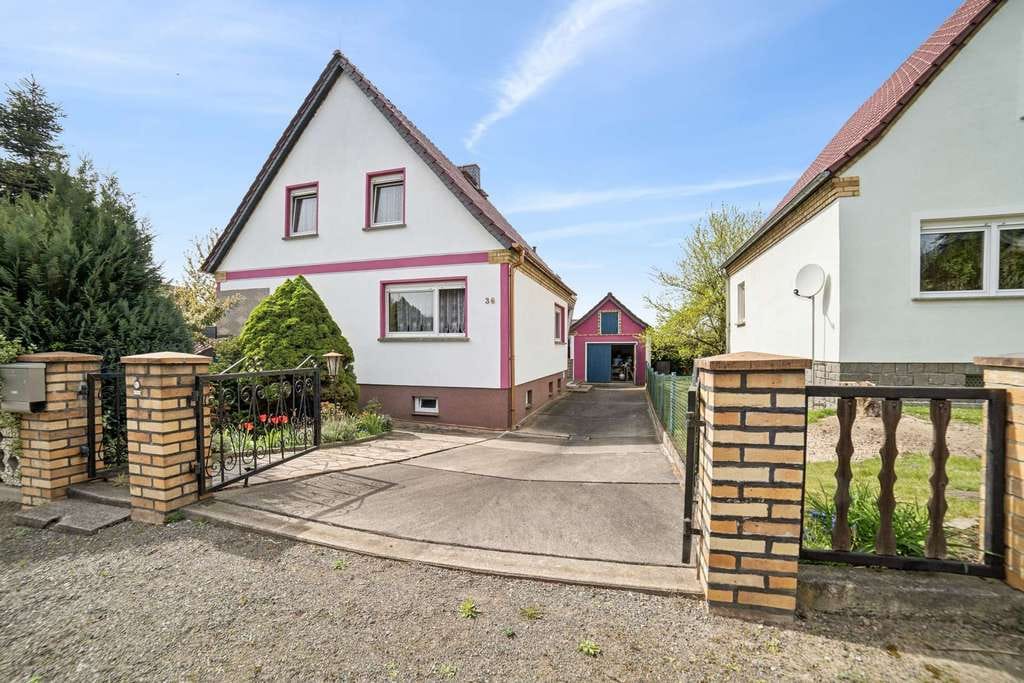 Immobilie in Lossatal - Familienfreundliches Wohnen in Lossatal – Einfamilienhaus mit Garten, Keller und Tiefgarage! - Bild 0