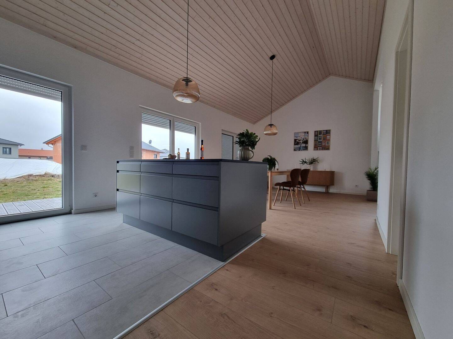 Immobilie in Ellingen - "Exklusiver Bungalow mit moderner Architektur - Erstbezug in Top-Lage!" - Bild 3