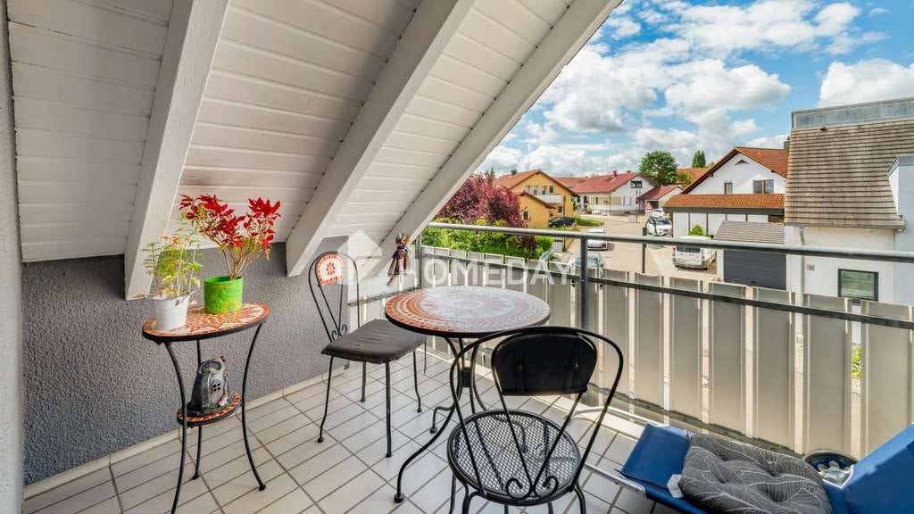Immobilie in Neuenstadt am Kocher - Maisonette in Neuenstadt: 4 Zimmer, Loggia, Garage und Stellplatz - Bild 1