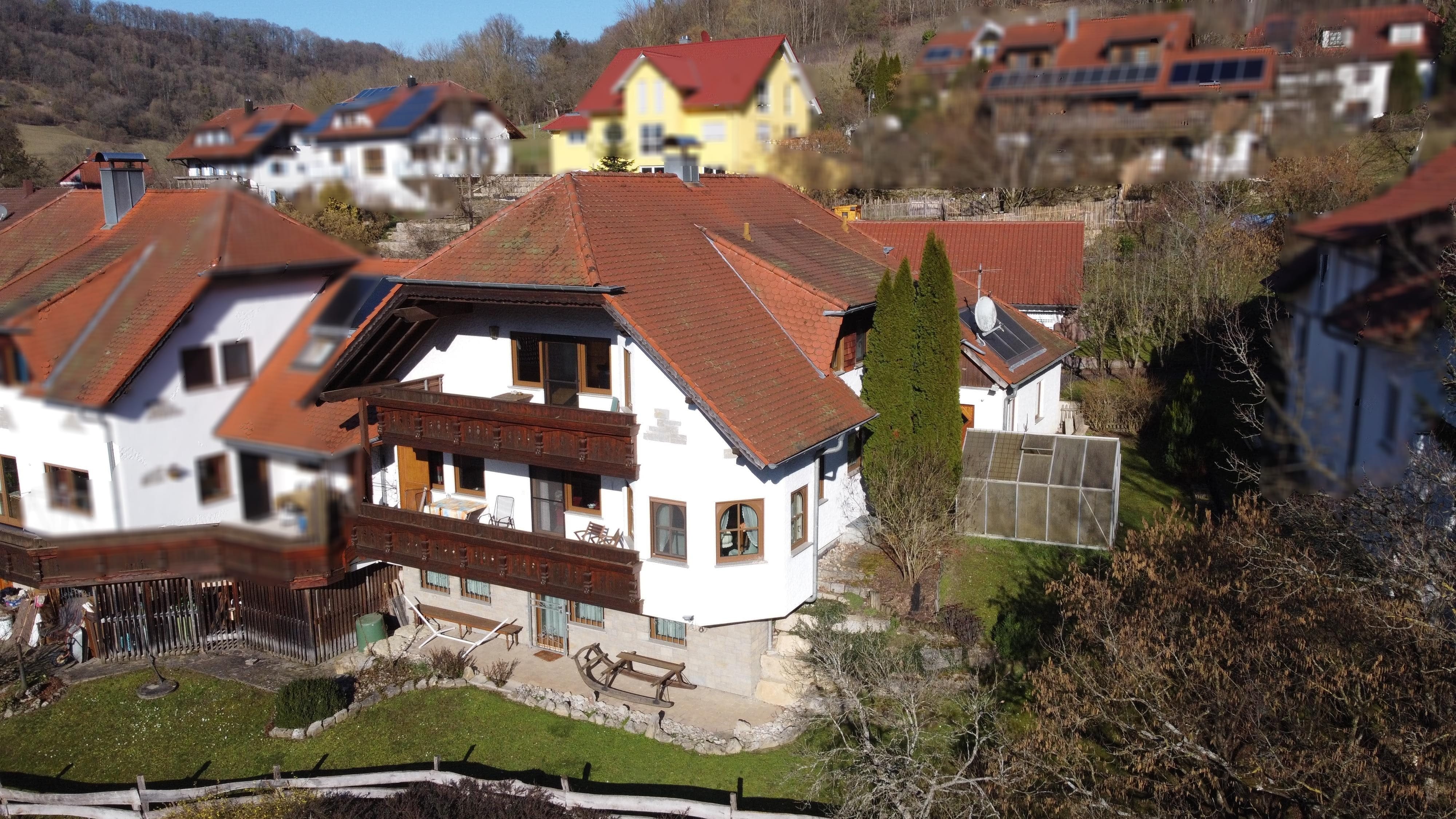 Immobilie in Mulfingen - Großes Einfamilienhaus in Eberbach in sonniger Aussichtslage - Bild 1