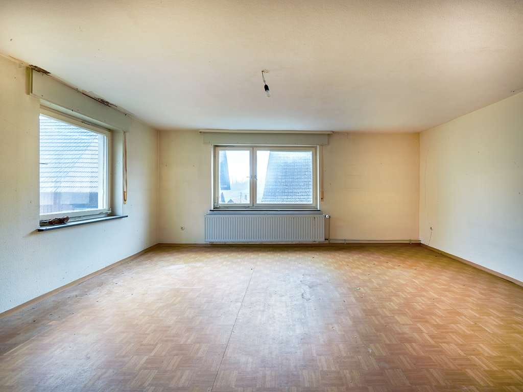 Immobilie in Marxzell - Sanierungsobjekt mit Potential: Zweifamilienhaus, großes Grundstück und viel Platz für Handwerk - Bild 1