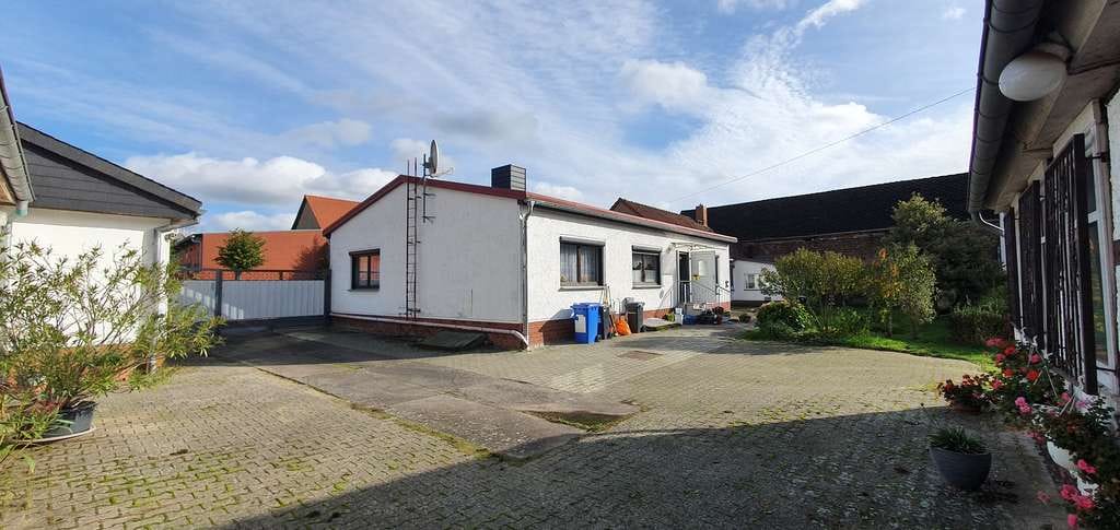 Immobilie in Arendsee (Altmark) - Großes Anwesen - 2 Häuser * Bürohaus * Ladengeschäft * Wirtschaftsgebäude * 4 Garagen * Wald uvm. - Bild 1